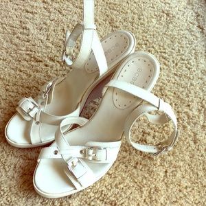 BCBGirls Cream Leather Wedge Sz 8.5